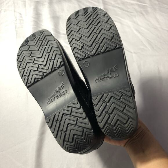 Dansko Clogs Women's Size 38 Floral Tooled Leather Clog Black Scandi Girl - Picture 7 of 9